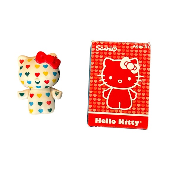 Sanrio Hello Kitty Rainbow Heart Pattern 3” Vinyl Art Figure Limited Edition - Picture 1 of 13